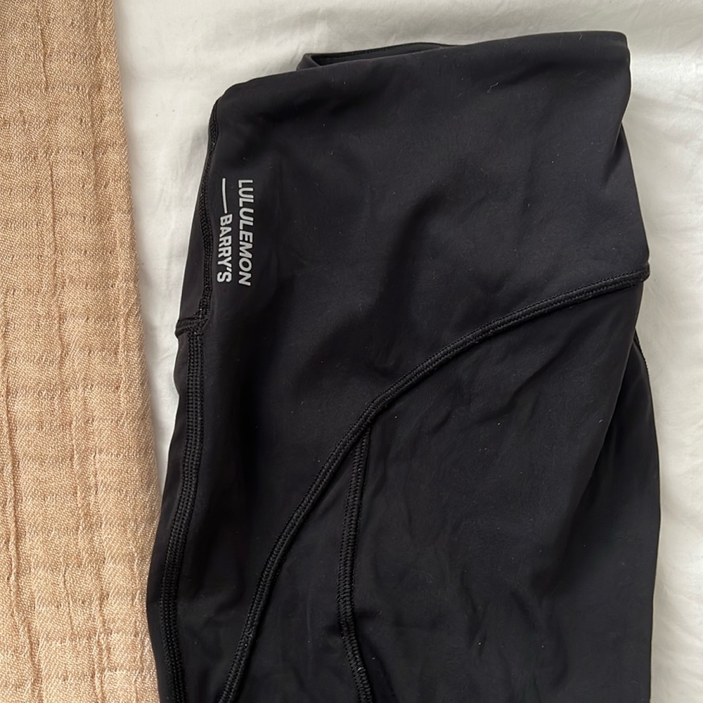 Size 6 black Lululemon Barry’s athletic tights